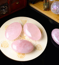 Cuarzo rosa pulido para meditación