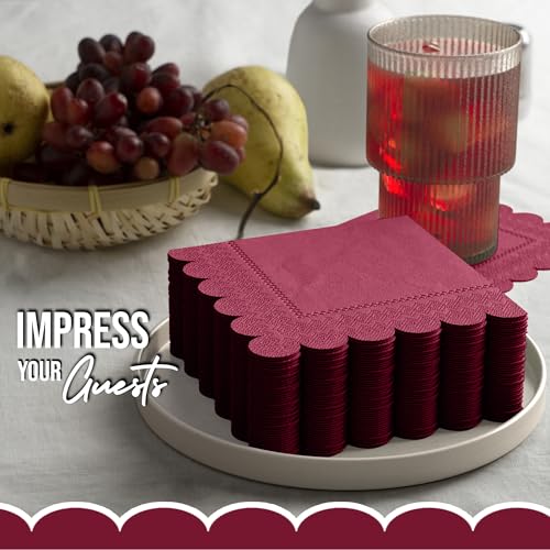 decoración de mesa con servilletas burdeos