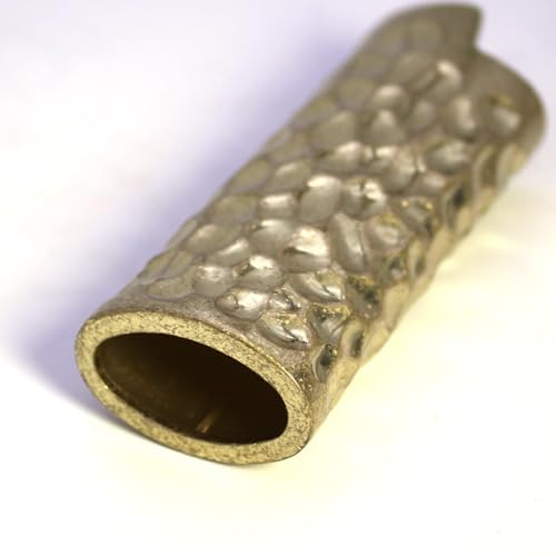 funda dorada con patrón de martillo