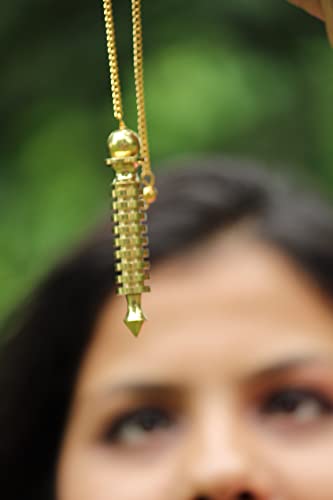 Meditación espiritual con péndulo de bronce