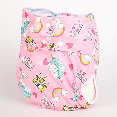pañal con diseño de corazón rosa