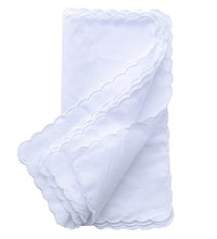 pañuelos blancos con bordes ondulados