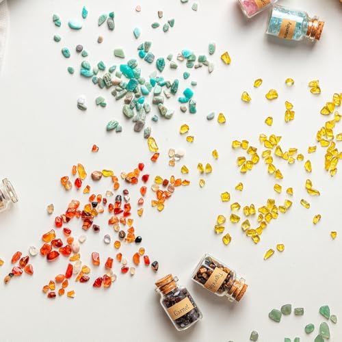 KHOCOEE Set de 12 Botellas de Gemas, Chips de Cristales y Piedras Sanadoras, Cristales para Chakras, Set de Gemas para Wicca y Hechicería - imagen 4