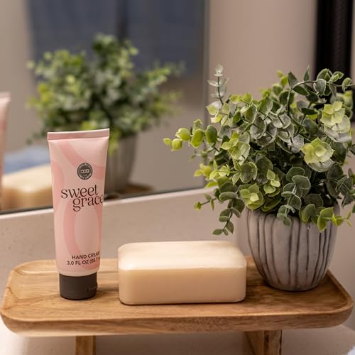 Crema de Manos Hidratante con Fragancia Sweet Grace - Loción de Vitamina E de Bridgewater Candle - imagen 5