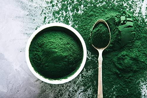 proteína vegana espirulina en envase de vidrio