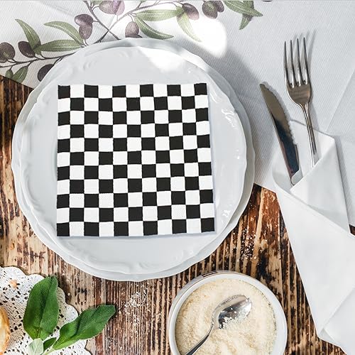 servilletas blancas y negras elegantes