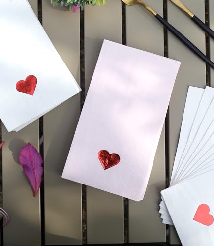 servilletas de papel con corazones