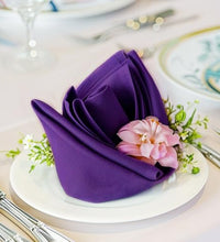 servilletas de tela moradas elegantes