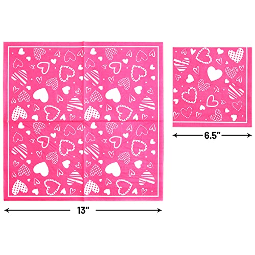 servilletas rojas y rosas con corazones