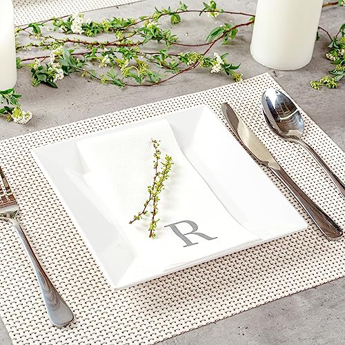 toallas de papel con letra 'R'